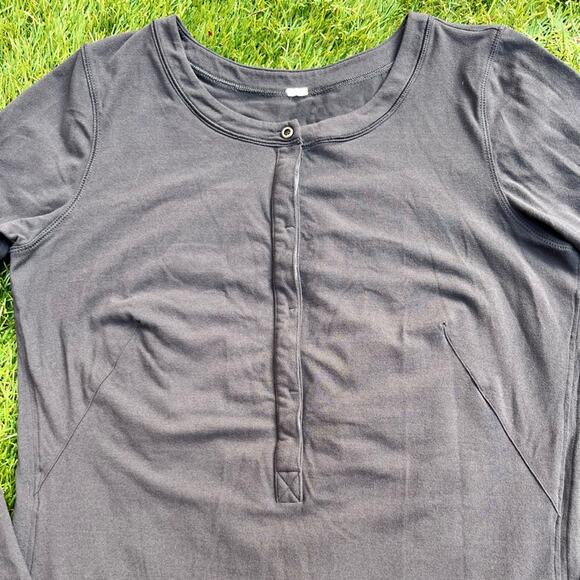 Lululemon Urbanite Henley Long Sleeve Athletic Soft Shirttail Pleated Shirt 6 - Picture 2 of 11